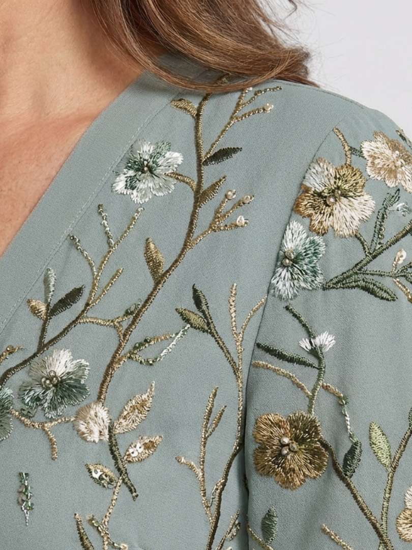 Evadne | Vestido maxi floral con escote en V de manga corta